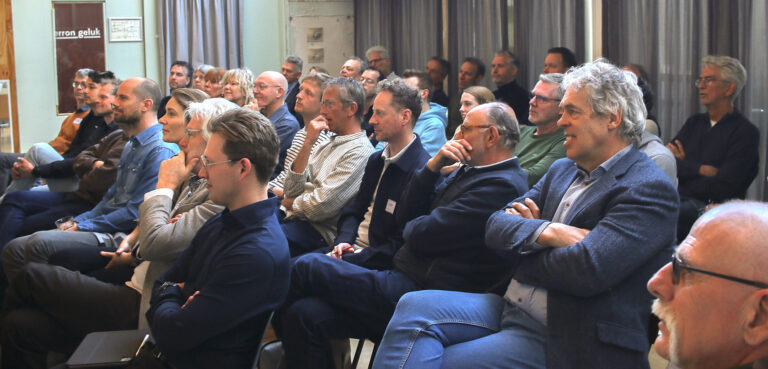KERN is recent als affiliate-partner toegetreden tot de international Passive House Association, iPHA. Via het online-platform Connect Expert plus biedt KERN als iPHA zusterorganisatie een betere verbinding met de wereldwijde ontwikkelingen van passief bouwen renoveren. Hiermee ondersteunt KERN passiefhuis-professionals met energiezuinig, betaalbaar en integraal ontwerpen en bouwen. Lowtech.