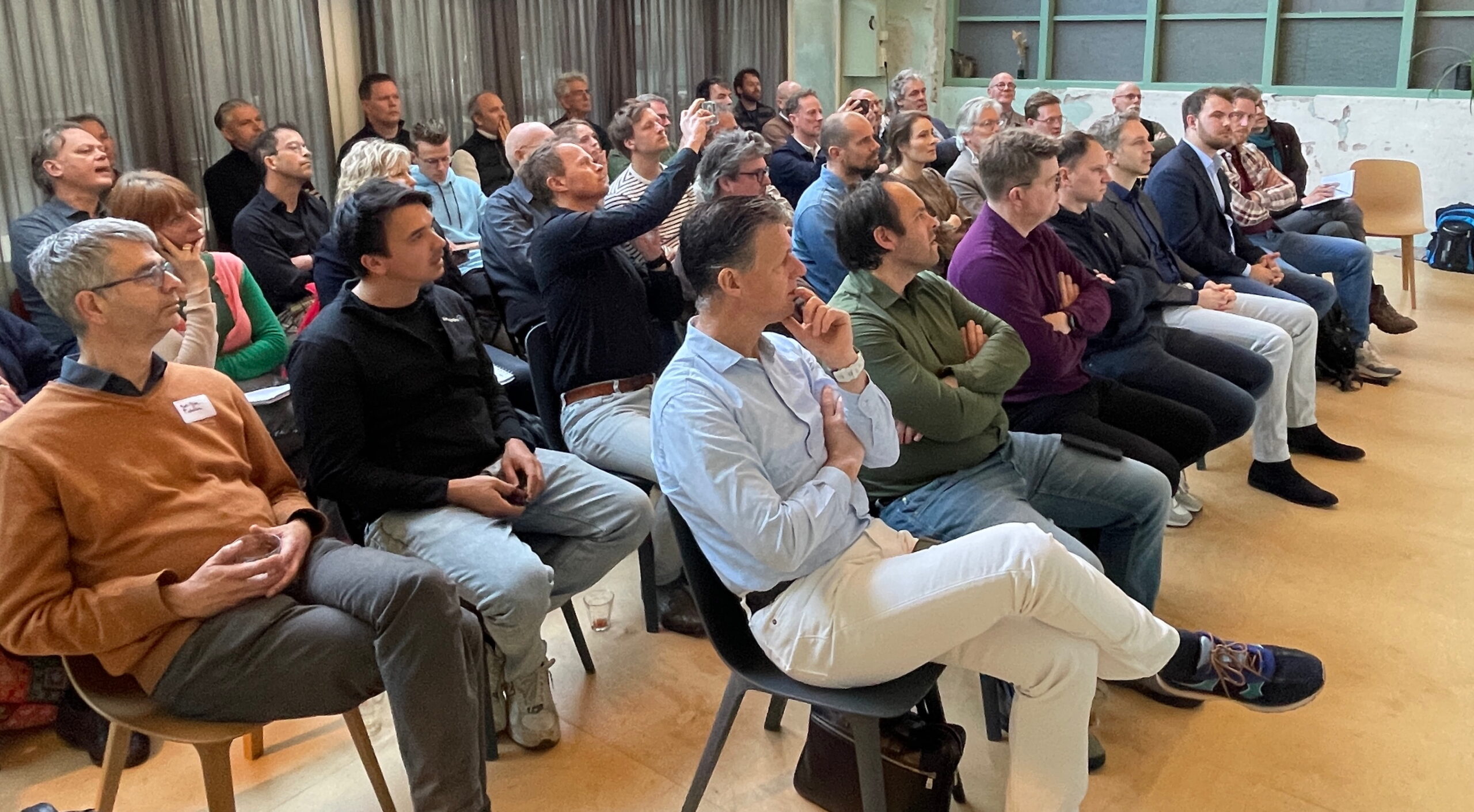 KERN is recent als affiliate-partner toegetreden tot de international Passive House Association, iPHA. Via het online-platform Connect Expert plus biedt KERN als iPHA zusterorganisatie een betere verbinding met de wereldwijde ontwikkelingen van passief bouwen renoveren. Hiermee ondersteunt KERN passiefhuis-professionals met energiezuinig, betaalbaar en integraal ontwerpen en bouwen. Lowtech.