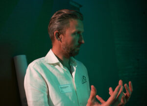 Martijn Rombouts: Vaart maken met energiezuinig en betaalbaar passief bouwen en EnerPHit-renovatie. Biobased is logische keuze. Veel animo en enthousiast publiek op het Lowtech-festival van DNA in de bouw en Kennisinstituut KERN.