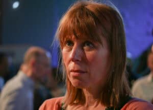 Sanne Meelker op het Lowtech-festival van DNA in de bouw en Kennisinstituut KERN. Vaart maken met energiezuinig en betaalbaar passief bouwen en EnerPHit-renovatie.