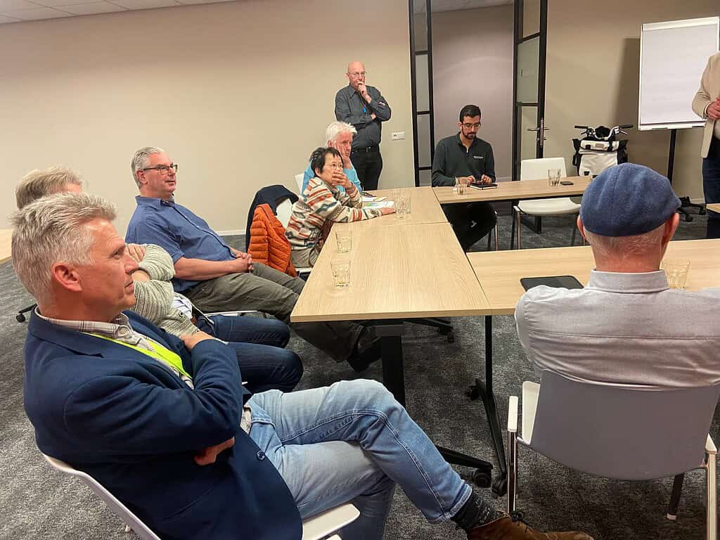 CondoReno workshop en matchmaking @Lowtech congres 2026_Jasper van der Schoot presenteert VvE-loket bij Milieucentraal waar VvE-bewoners terecht kunnen voor advies en ondersteuning bij de aanpak van hun appartementengebouw